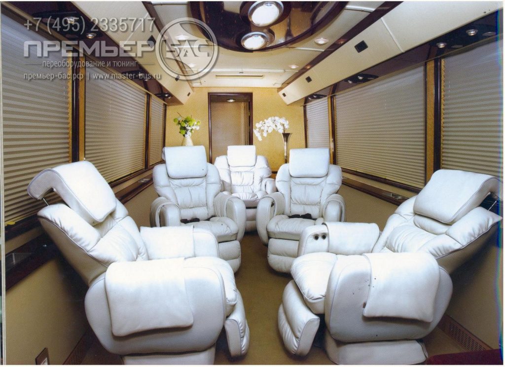 3Д визуализация большого автобуса Хендай Юниверс. Комфортный офис на колесах для встреч и делегаций важных персон.